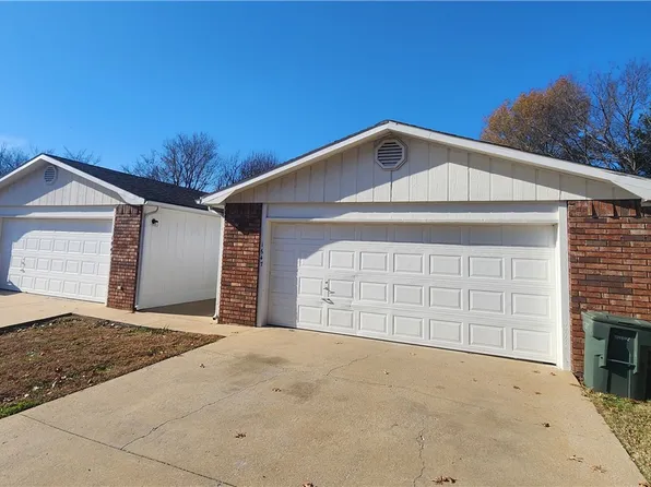 1645 & 1647 N Saddlehorn Ave, Fayetteville, AR 72703