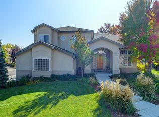 3021 S Newcombe Way, Lakewood, CO 80227