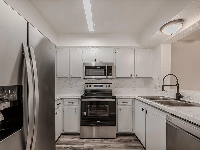 1803 Country Village Blvd — Photo 28