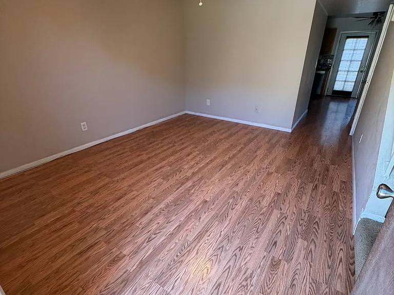 909 E Lodge Dr — Photo 26