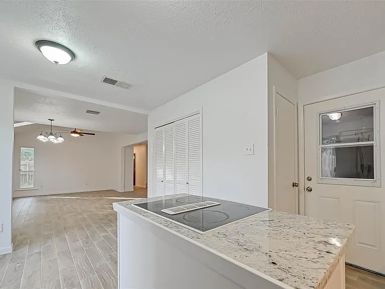 12111 Poulson Dr — Photo 19