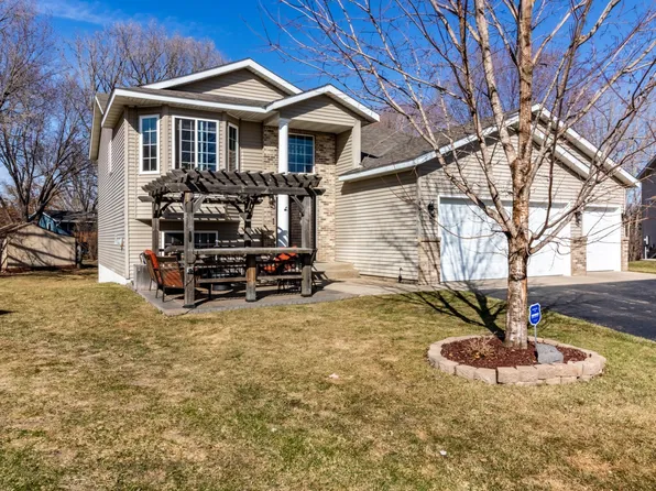 407 Cedarwood Ct, Waite Park, MN 56387