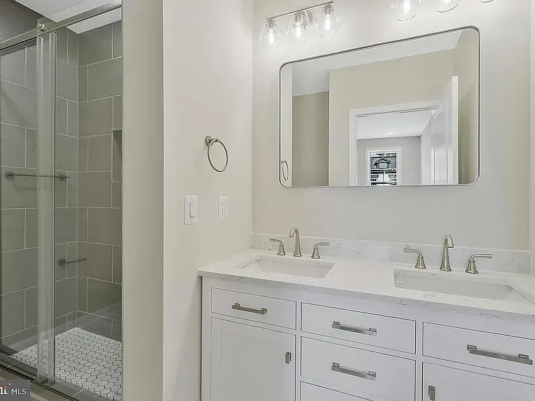 444 Kenyon St NW — Photo 23