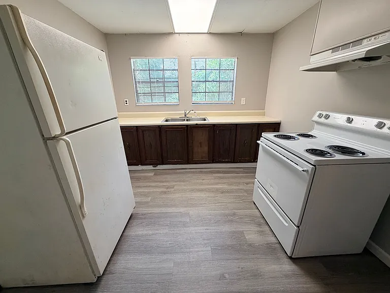 1005 N Oak St #B — Photo 11