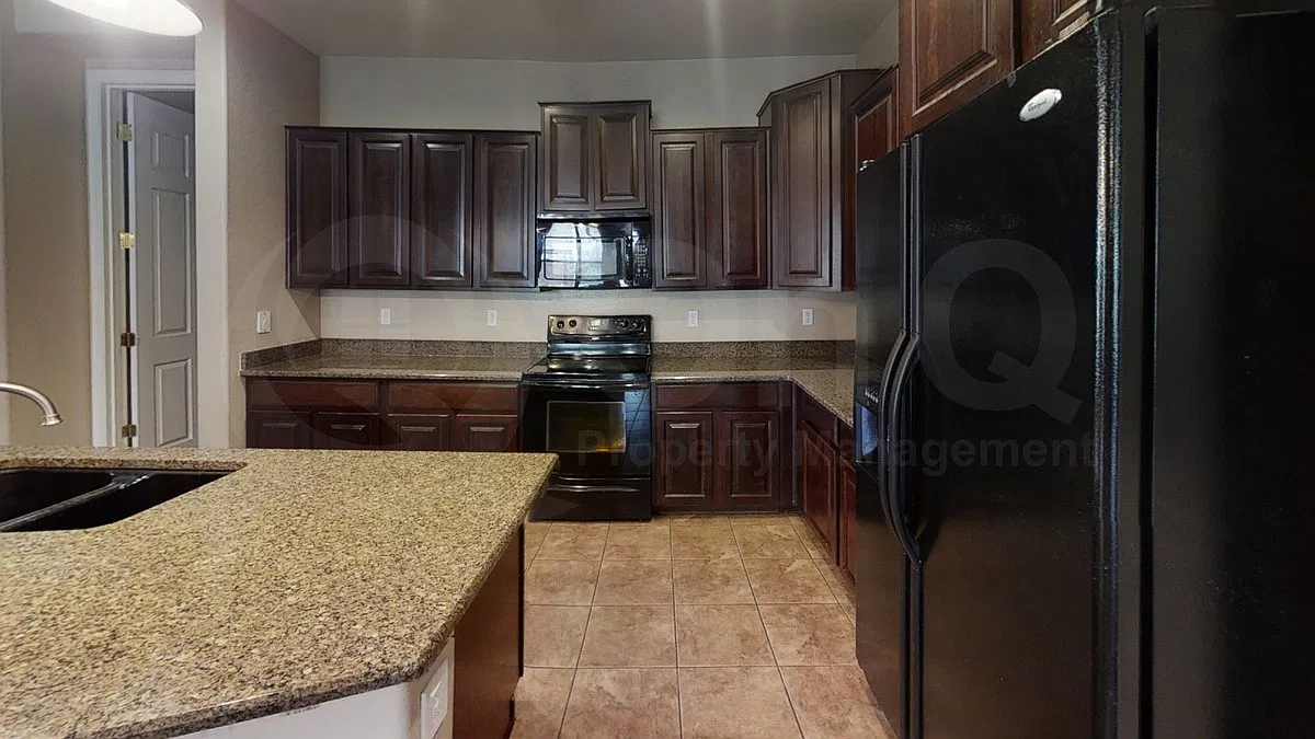 4 bed, 2.0 bath, 2270 sqft, $2,650 — Photo 4
