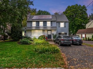 69 Meadowbrook Rd, North Plainfield, NJ 07062