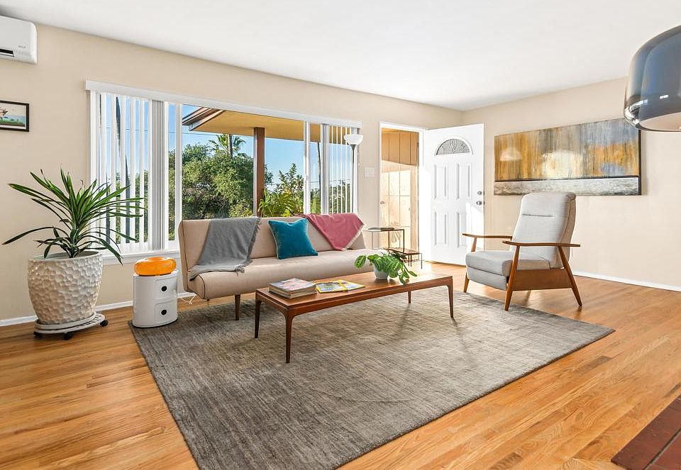 1st image of 471 Palm Dr