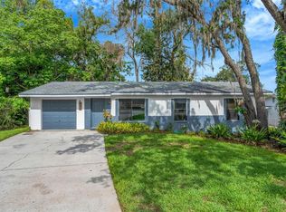 8732 Overlook Dr, Temple Terrace, FL 33617