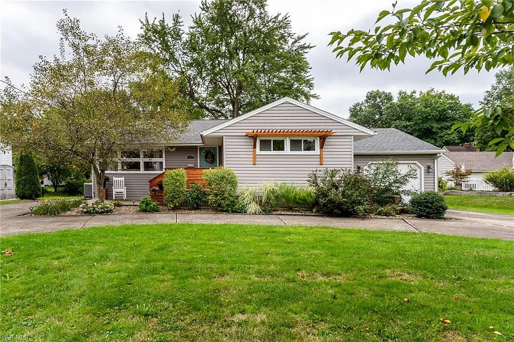 1427 Clark St photo 1