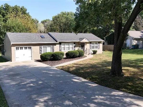 6419 Bluejacket St, Shawnee, KS 66203