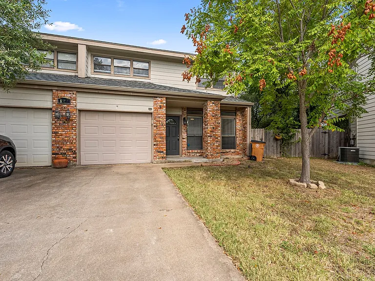 8302 Bradford Edward Cv #B — Photo 2