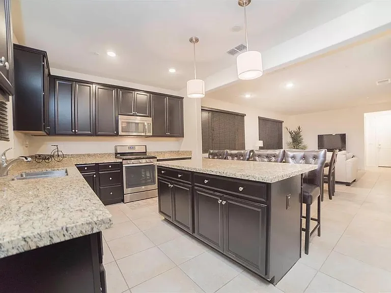 1088 Arrington Dr — Photo 2