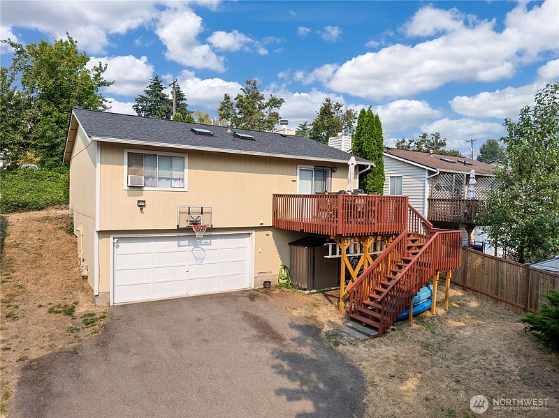 2nd image of 3103 58th Avenue NE