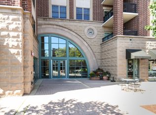 44 N Vail Ave #212, Arlington Heights, IL 60005