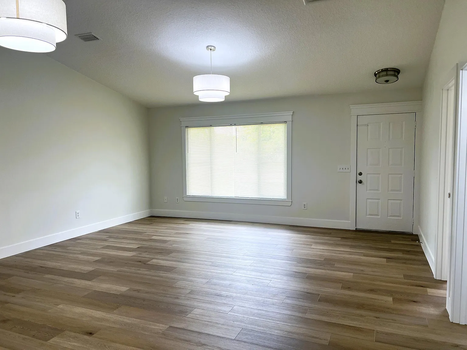 2 bed, 2.0 bath, 1008 sqft, $1,975 — Photo 3