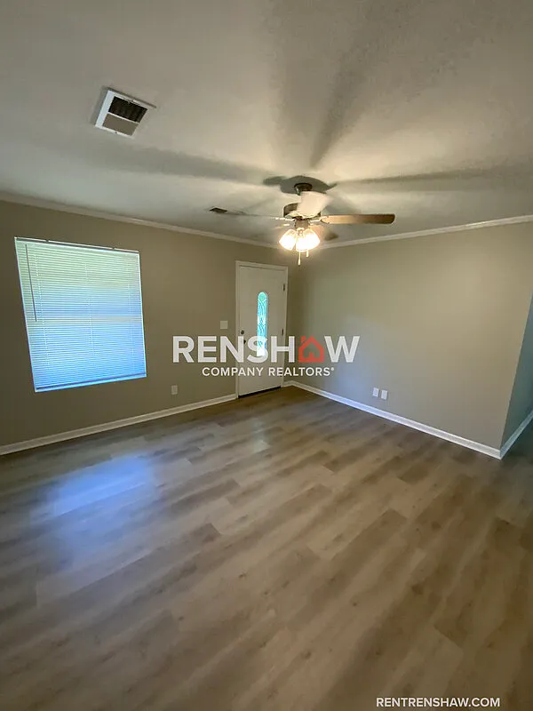 3 bed, 1.0 bath, 1107 sqft, $1,300 — Photo 3