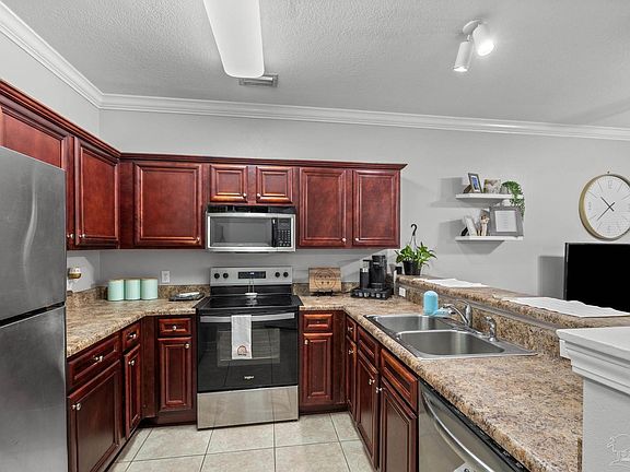 5th image of 2132 Hadleigh Hills Ct