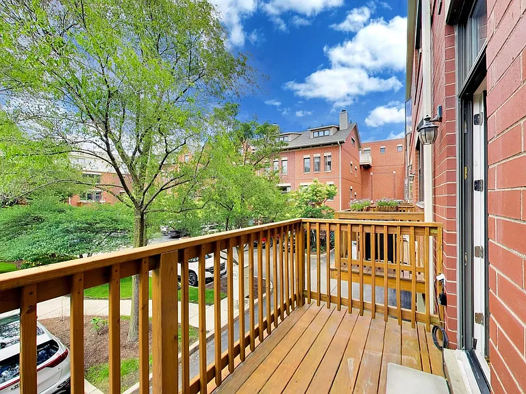 1806 W Argyle St #G — Photo 8