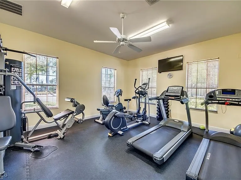 3627 Pine Oak Cir #102 — Photo 46