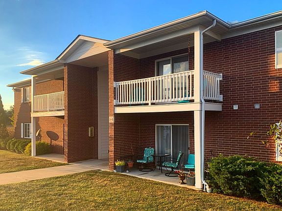 2nd image of 135 Vivian Ln APT 3