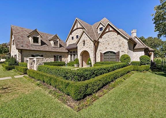 3rd image of 303 Hogans Dr