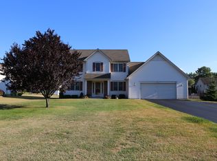 511 Willowgate Dr, Webster, NY 14580