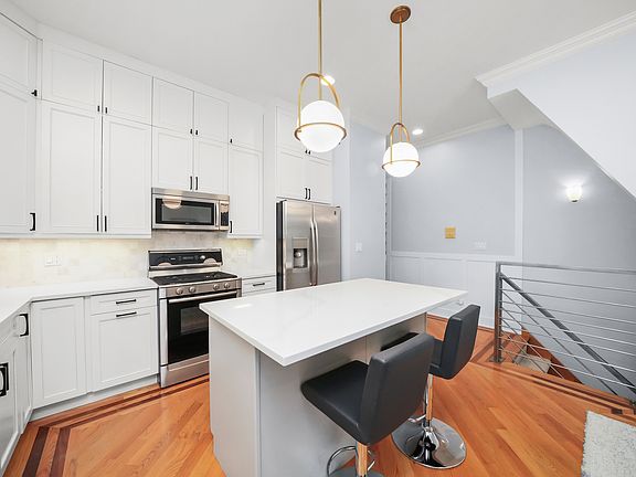 5th image of 1246 N Wolcott Ave Unit 1