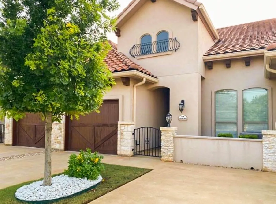2 bed, 2.0 bath, 1443 sqft, $3,250 — Photo 1