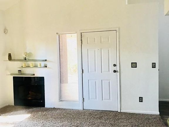 2019 W LEMON TREE FIRE PLACE PIC