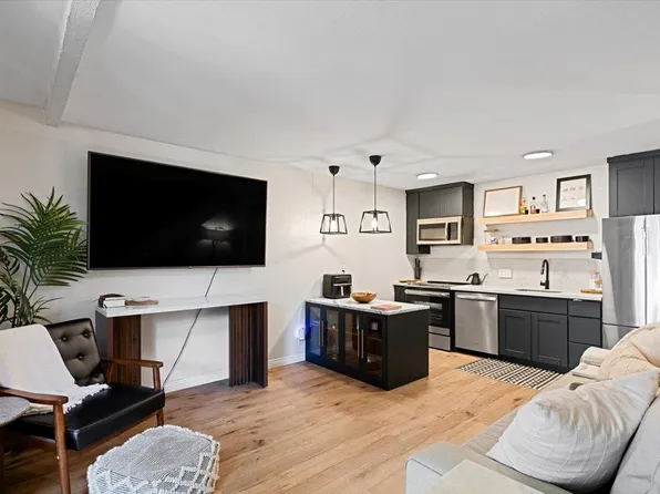 2294 Woodside Ln Unit 9, Sacramento, CA 95825