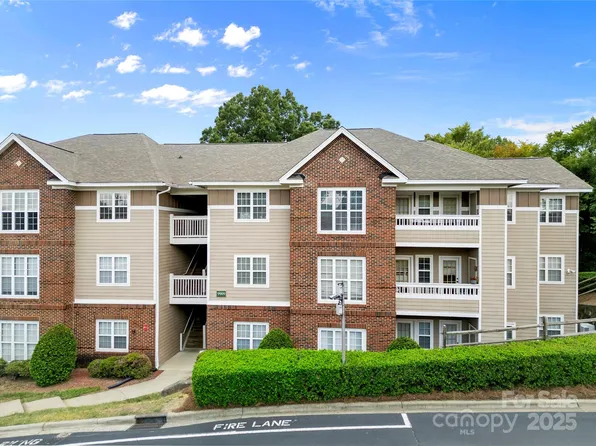 9909 Campus Walk Ln APT M, Charlotte, NC 28262
