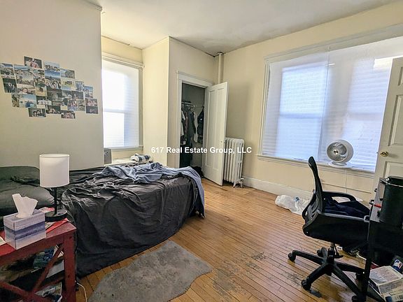 3rd image of 54 Egmont St #22