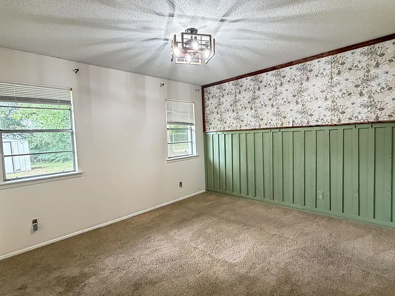 728 Amity Ln — Photo 11