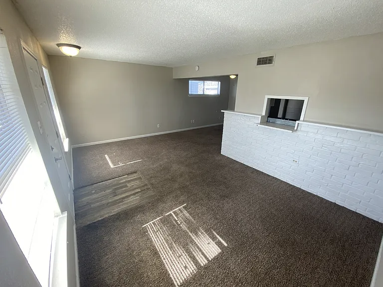Woodlawn Apartments — Photo 9