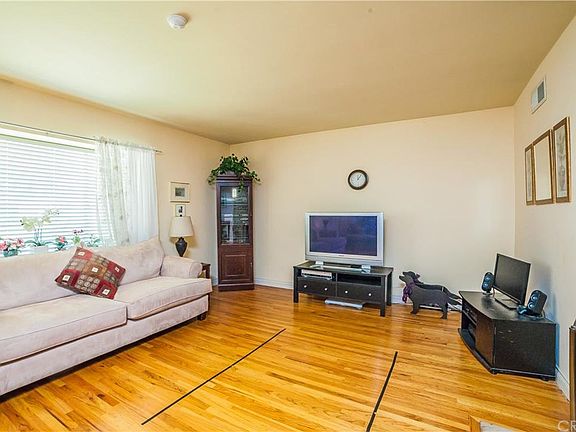 3rd image of 402 N Burnaby Ave