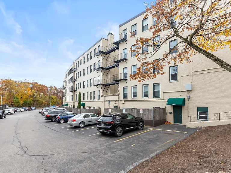 1427 Commonwealth Ave #102 — Photo 14