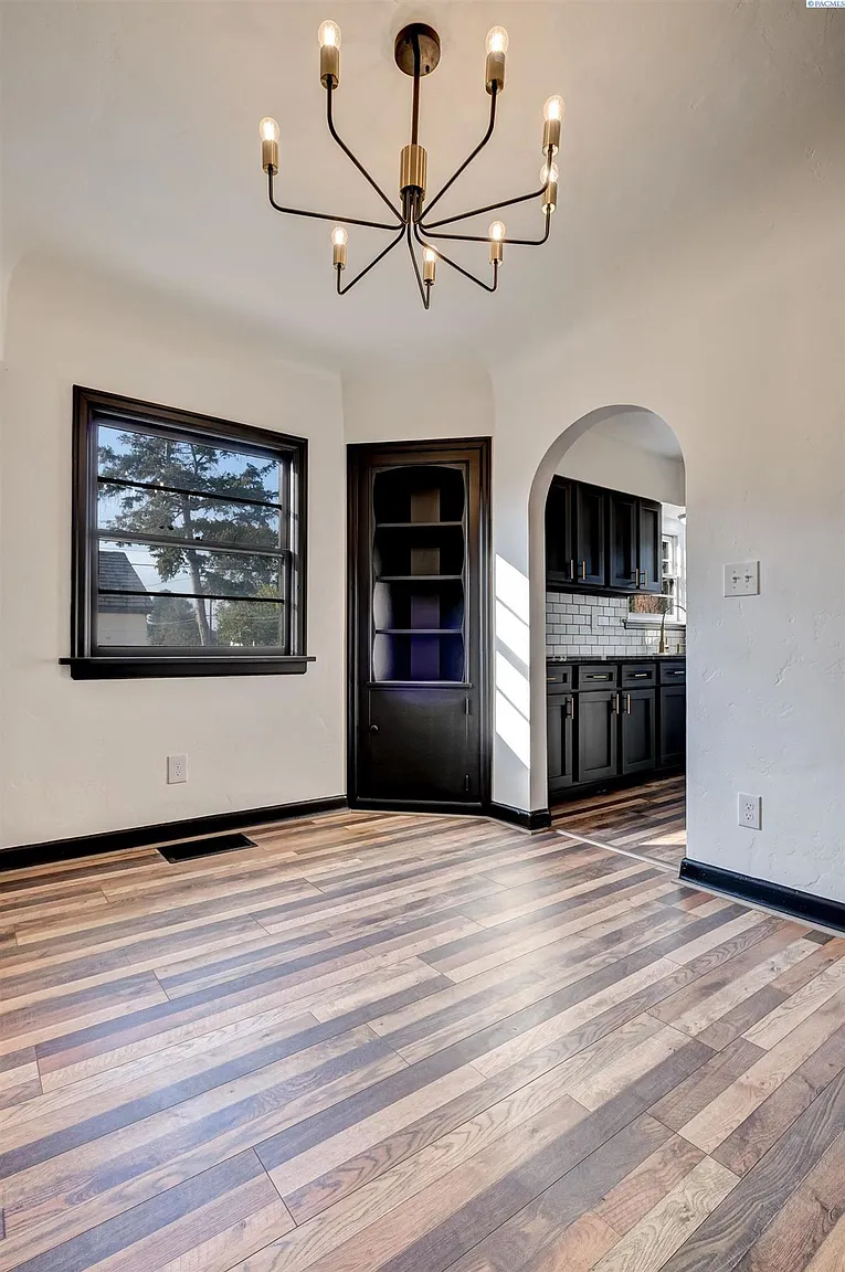 832 W Park St photo 1