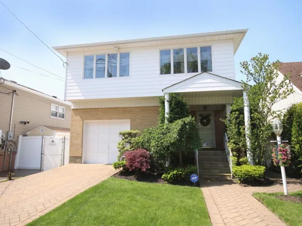 136 Champlain Ave, Staten Island, NY 10306