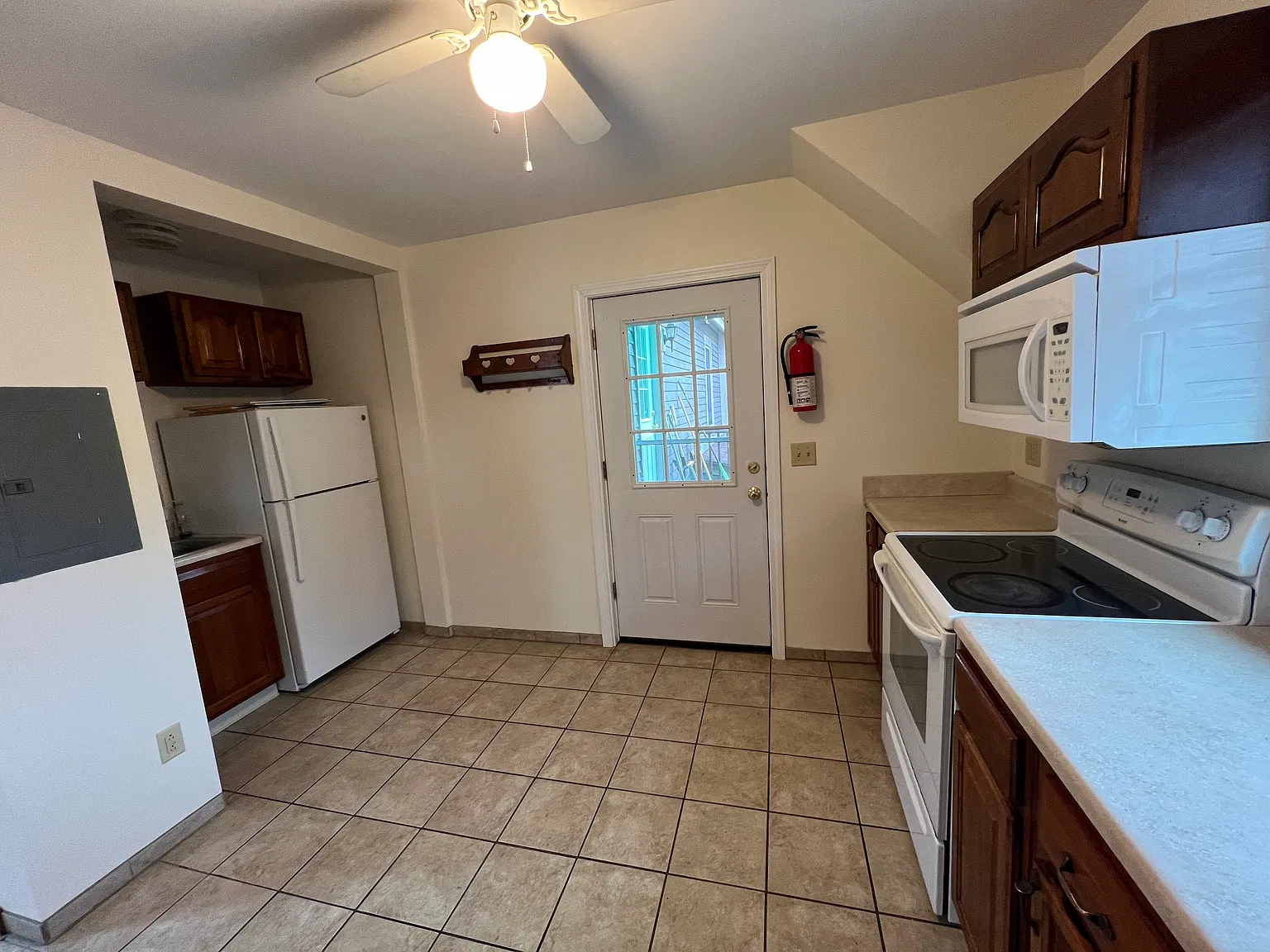 233 Railroad St — Photo 1