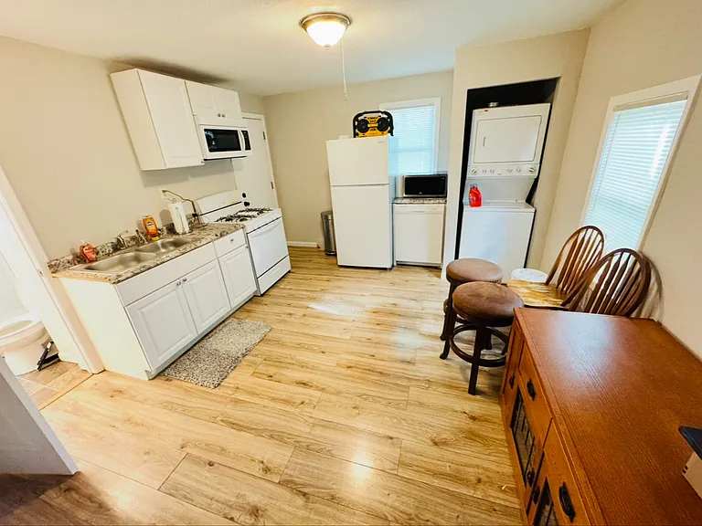 927 Sherburne Ave #1 — Photo 3