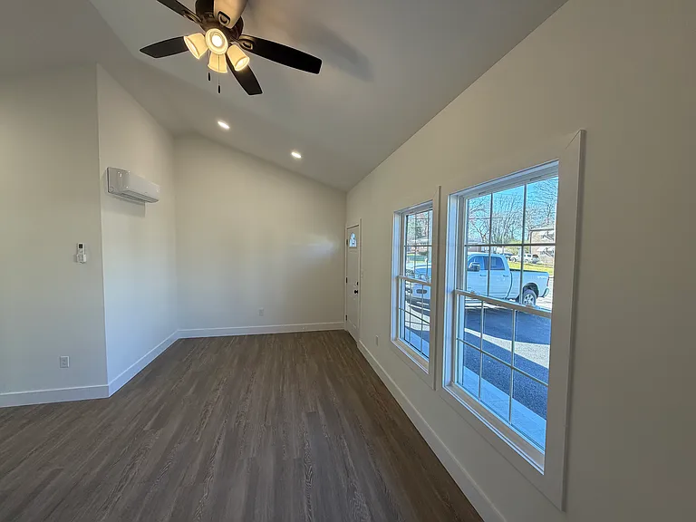 800 Engineer St #4 — Photo 4