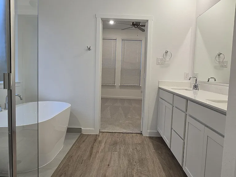 1333 Armitage Way — Photo 24