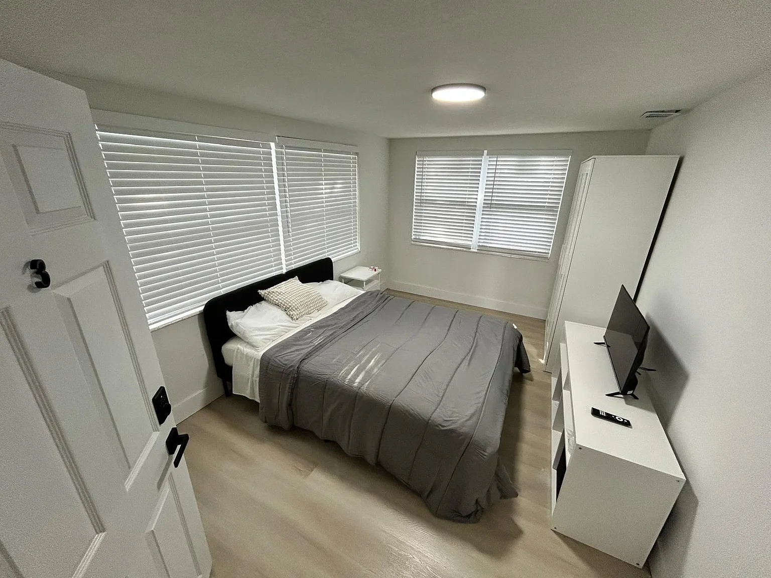 4 bed, 2.5 bath, 1600 sqft, $884 — Photo 1