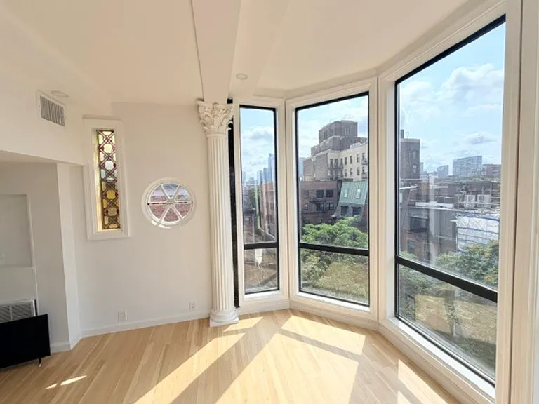115 Beacon St — Photo 2