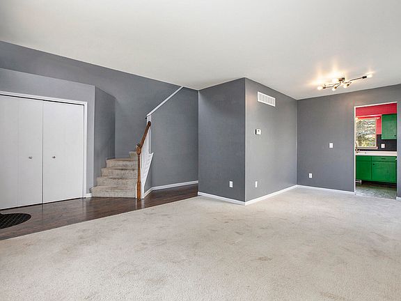 5th image of 8425 Barrington Dr
