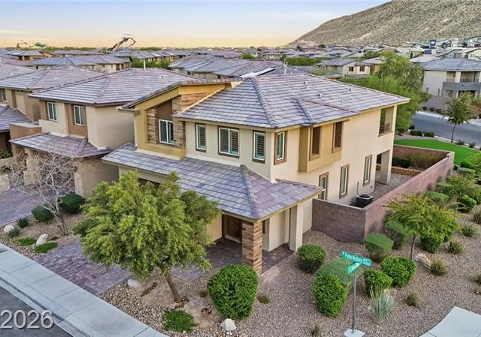 Gated/Corner Lot - Highly Upgraded 3bd/2.5ba — Photo 4