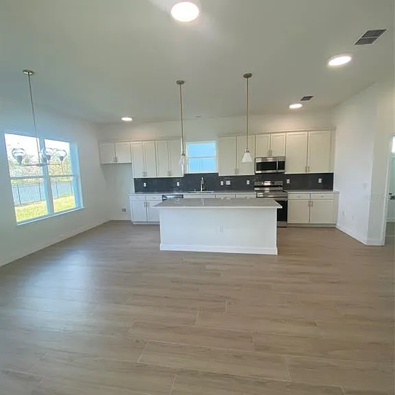754 Reflection Lake Dr — Photo 3