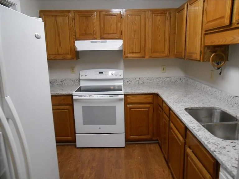 1135 Country Club Pl NW — Photo 7