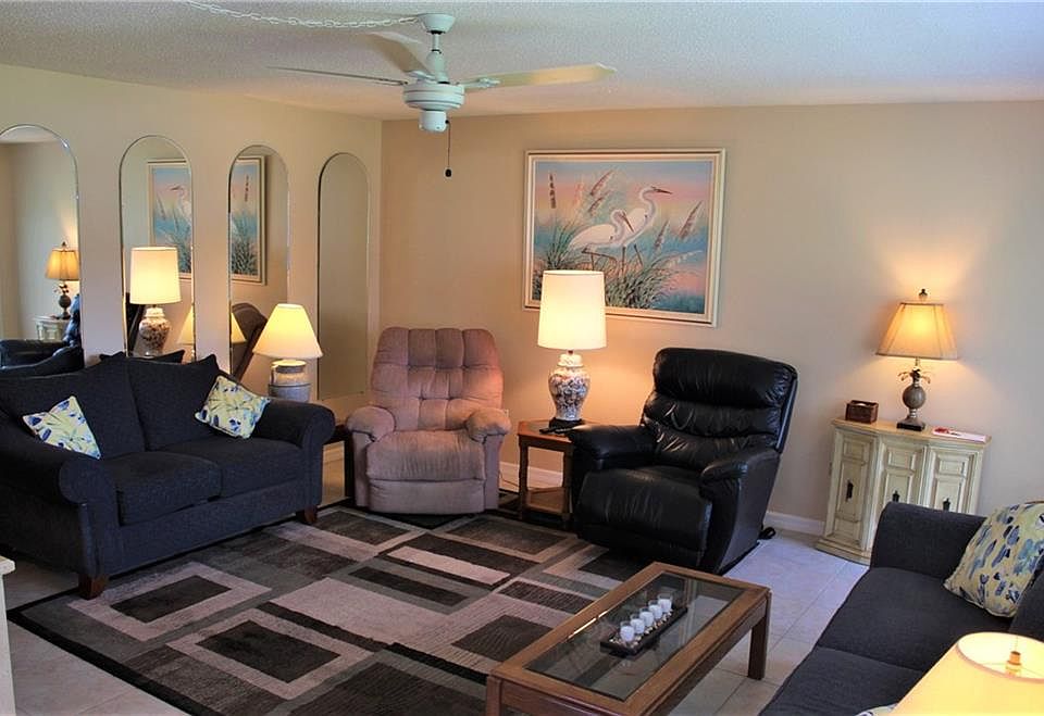 1st image of 1 Vista Palm Ln
