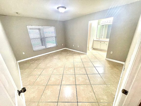 3rd image of 1412 Flora Ave N
